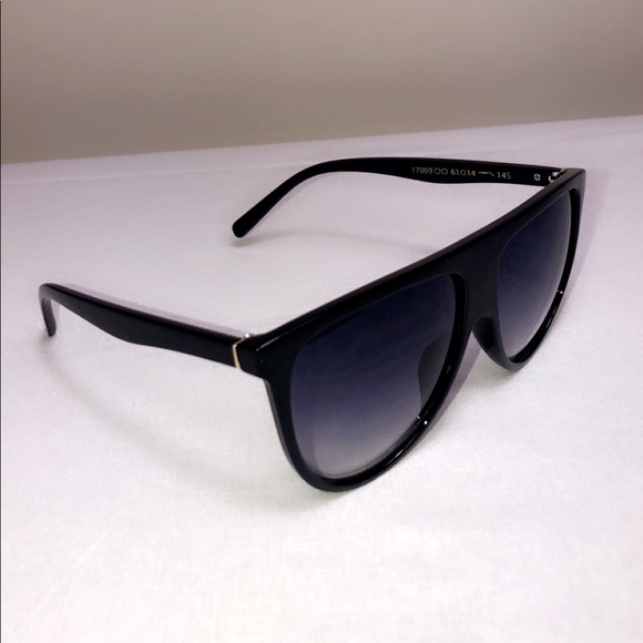 NEW* DESIGNER LIKE. Oversized black sunglasses. - Picture 4 of 4